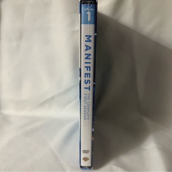 Manifest the complete first season new in box DVD set - Picture 4 of 5